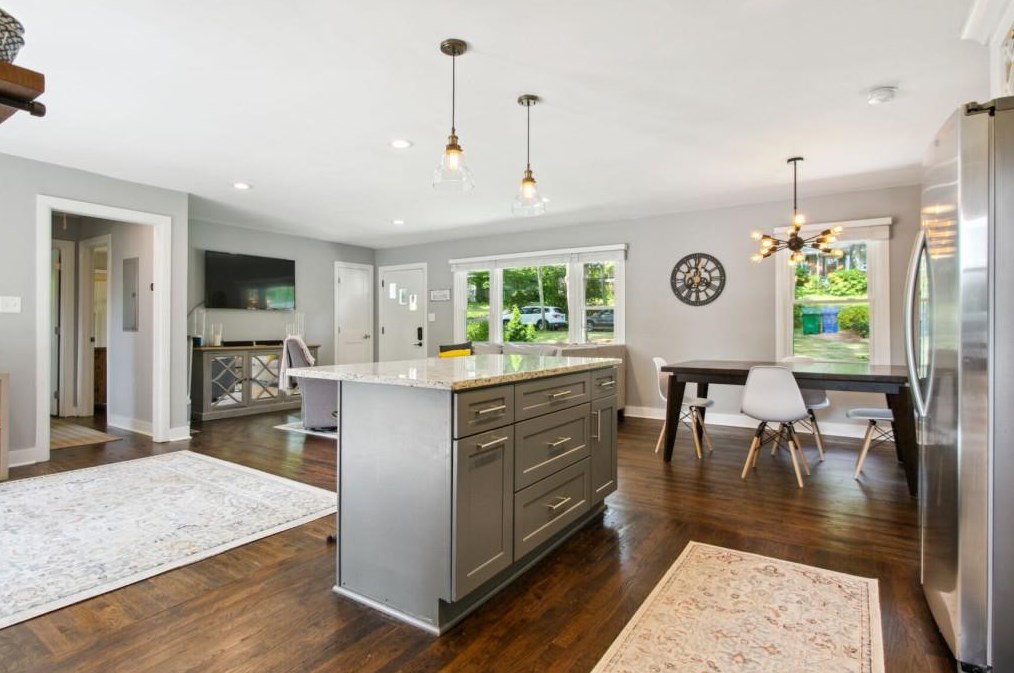 899 Willivee Dr, Decatur GA  30033-4751 exterior