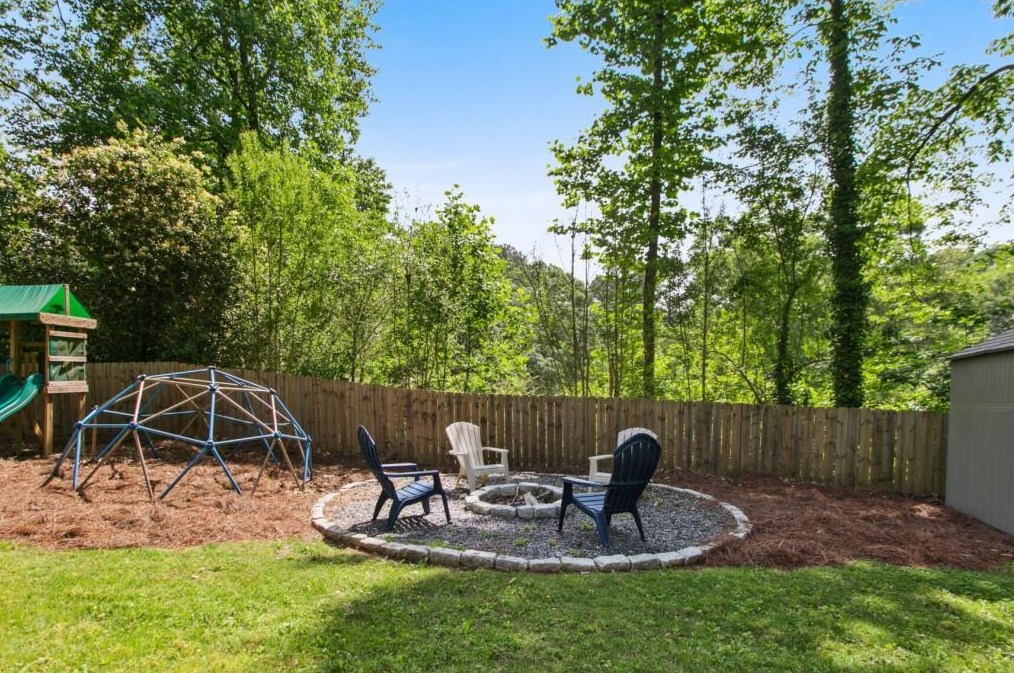 899 Willivee Dr, Decatur GA  30033-4751 exterior