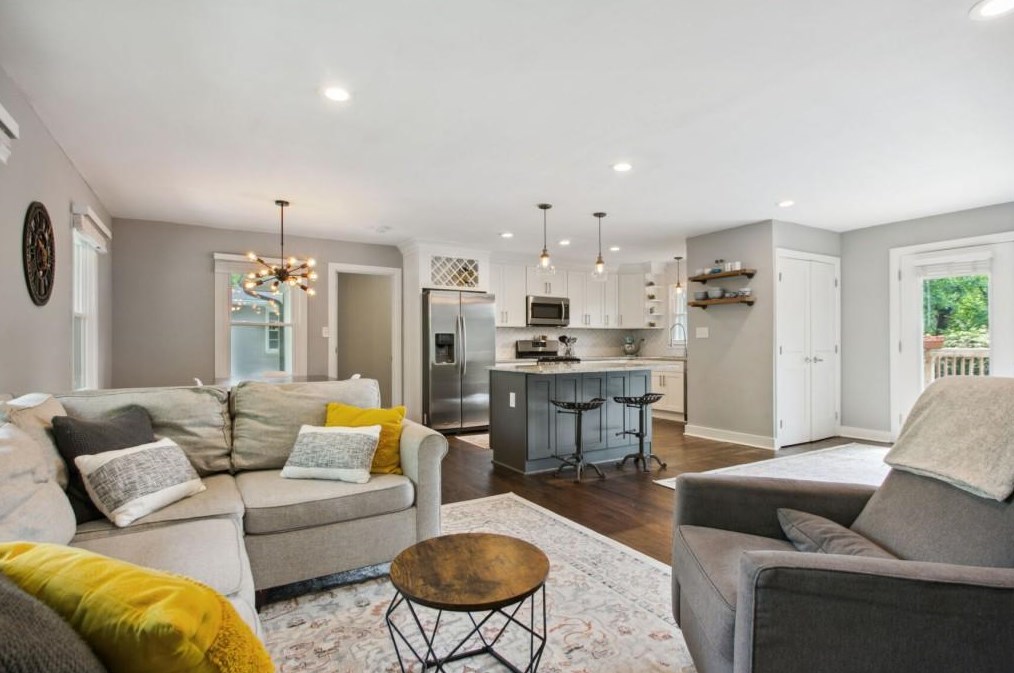 899 Willivee Dr, Decatur GA  30033-4751 exterior