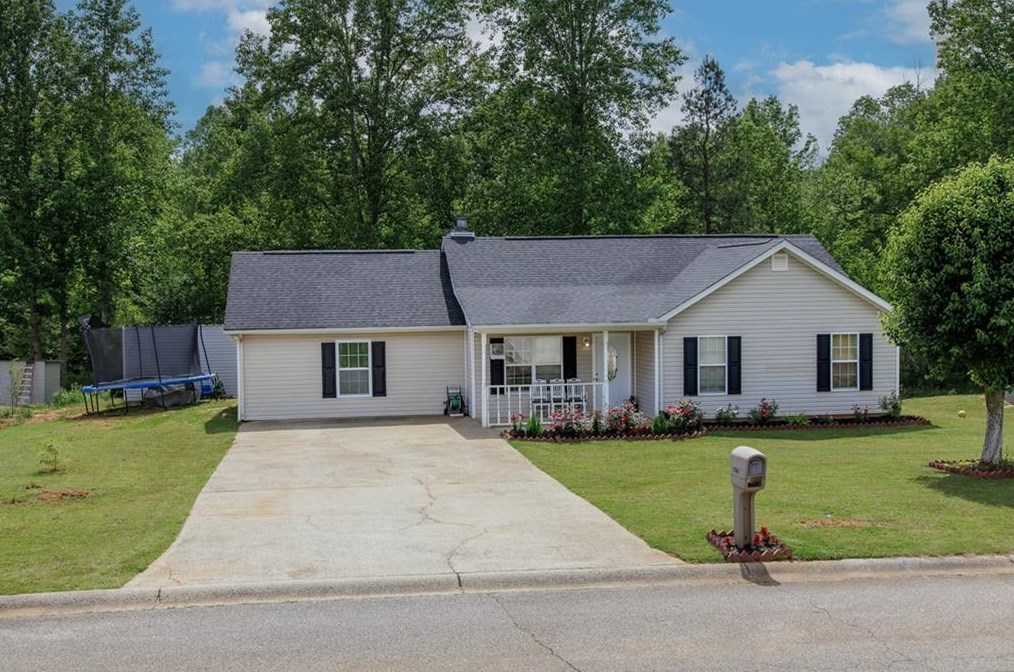 4761 Turning Leaf Dr, Gillsville, GA 30543