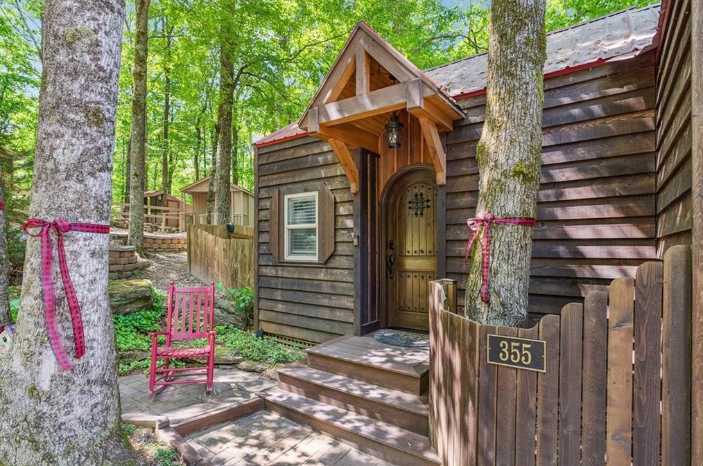 355 Elkmont Trl, Cleveland, GA 30528
