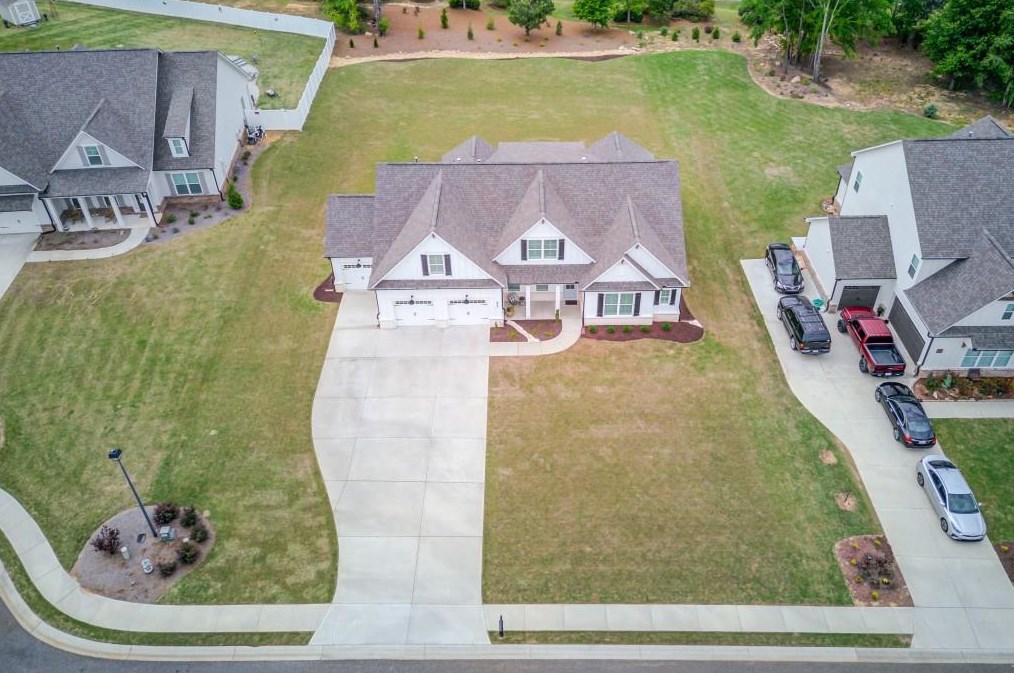 836 Champagne Ln, Hoschton, GA 30548