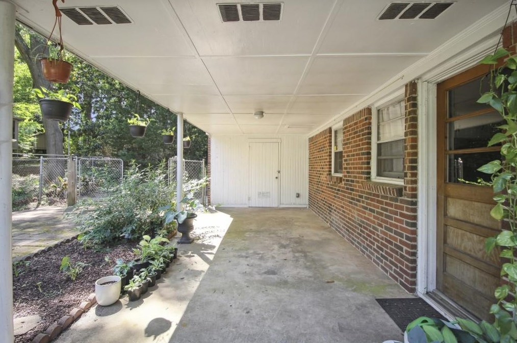 3693 Del Rio Ter, Decatur GA  30032-3113 exterior