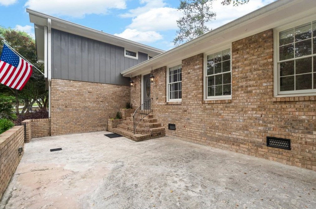 220 Jade Cove Cir, Roswell, GA 30075-4649