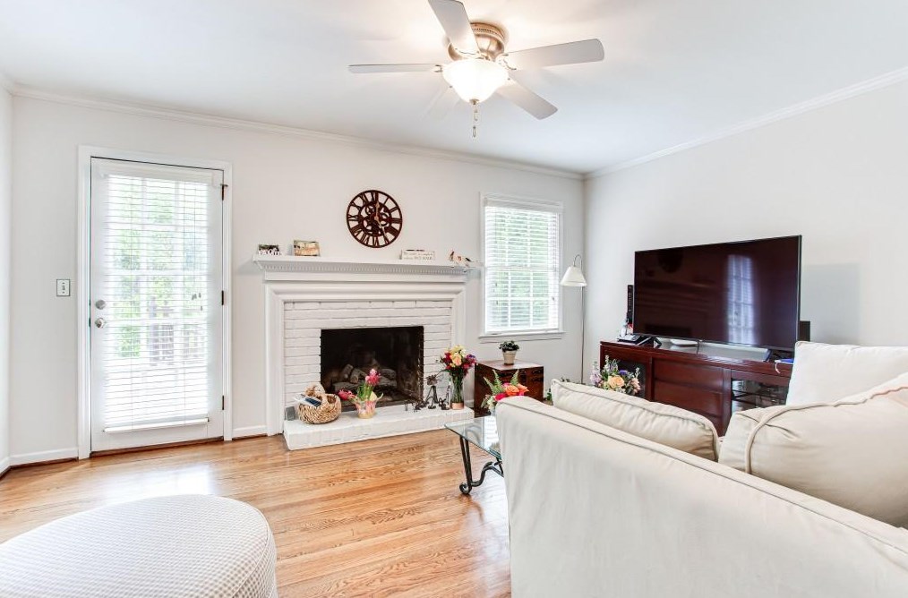 6765 Wright Rd, Atlanta GA  30328-2155 exterior