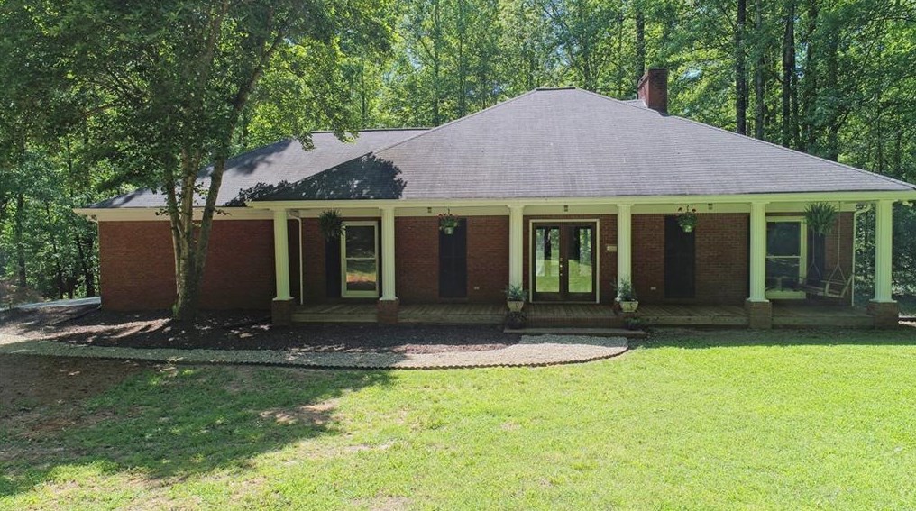 1093 Cannon Dr, Social Circle, GA 30025