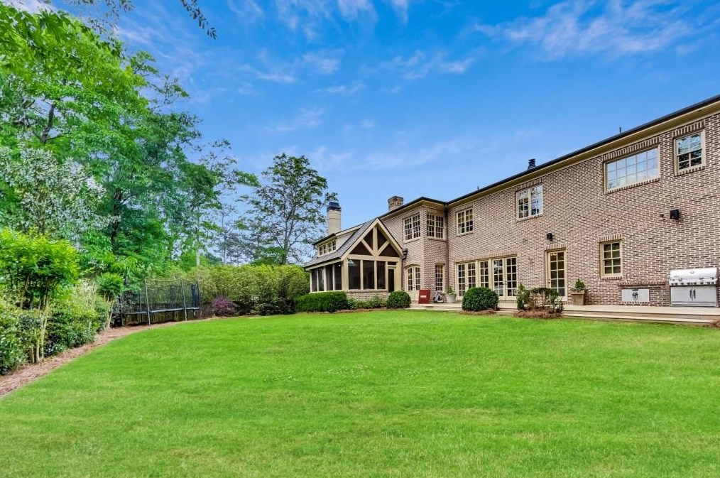 992 Wadsworth Dr, Atlanta GA  30318-1654 exterior