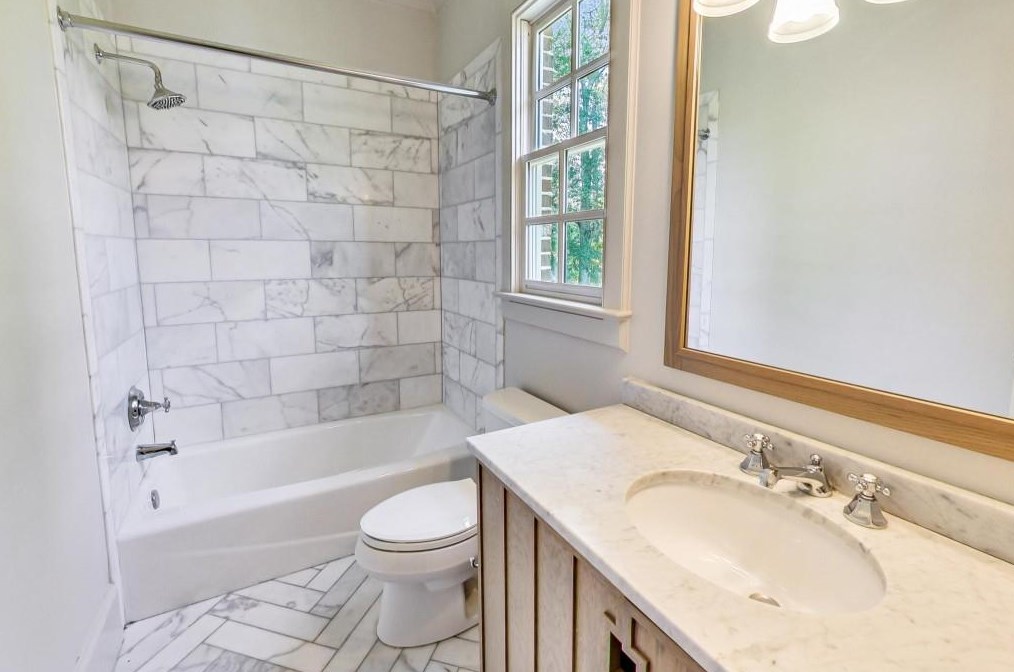 992 Wadsworth Dr, Atlanta GA  30318-1654 exterior