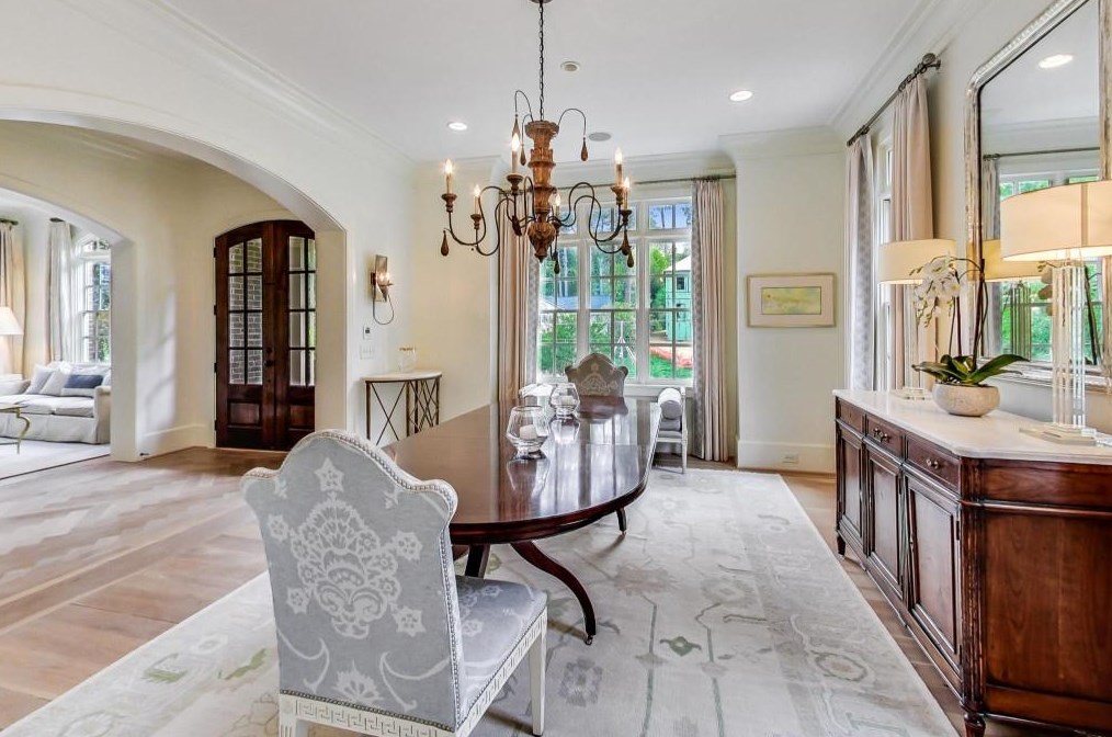992 Wadsworth Dr, Atlanta GA  30318-1654 exterior