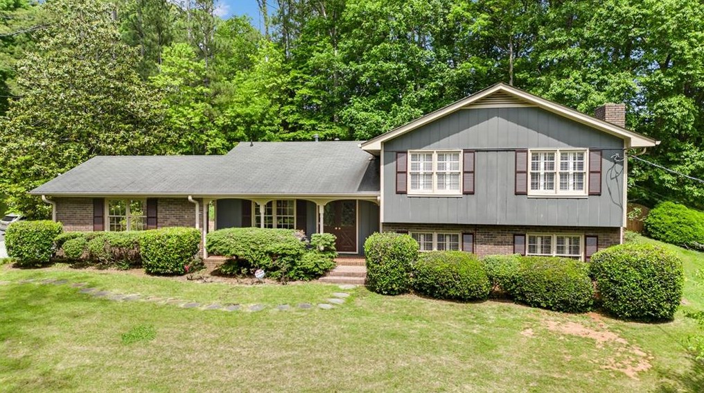 1035 Lake Charles Dr, Roswell, GA 30075-3247
