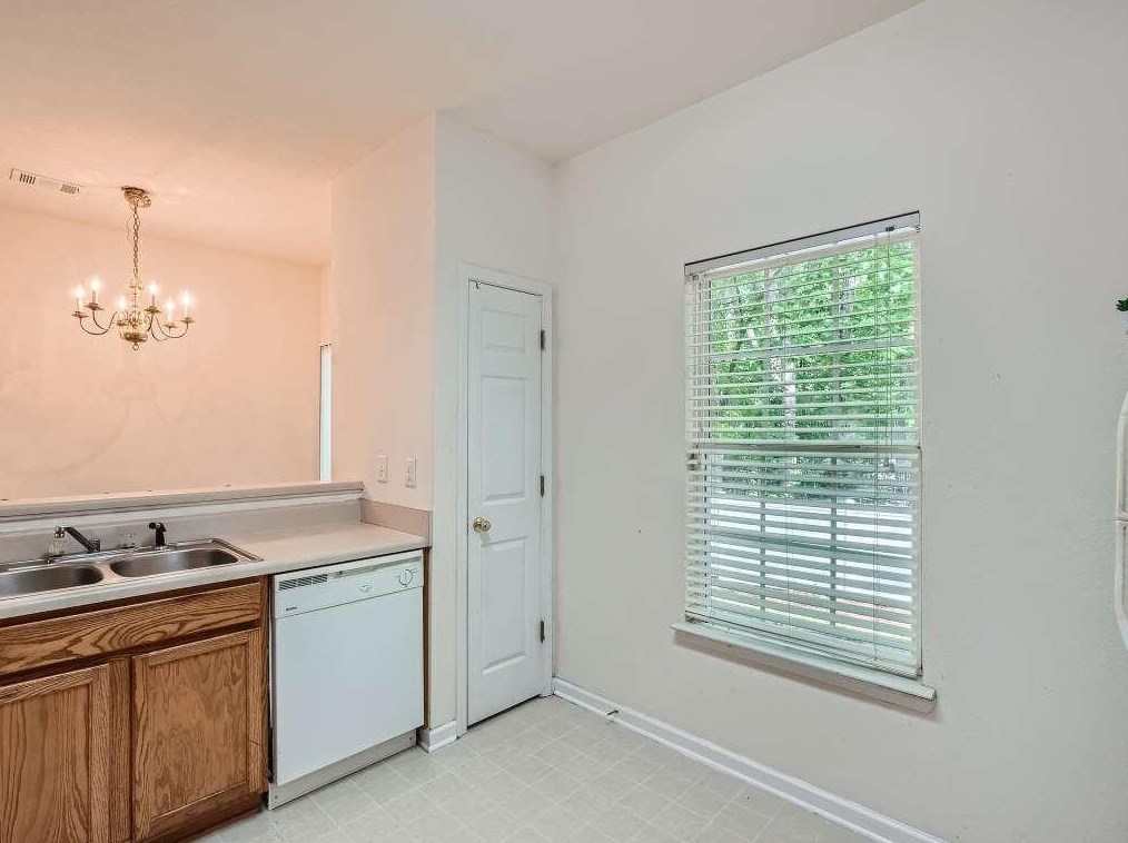 2737 Snapfinger Mnr, Decatur GA  30035-4166 exterior