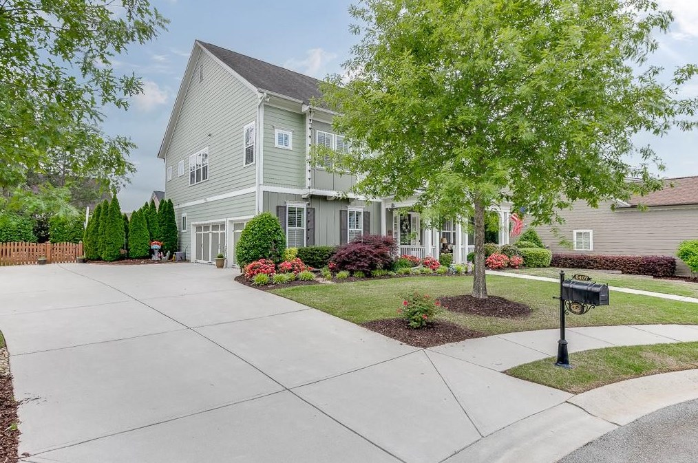 6407 Sycamore Dr, Hoschton, GA 30548