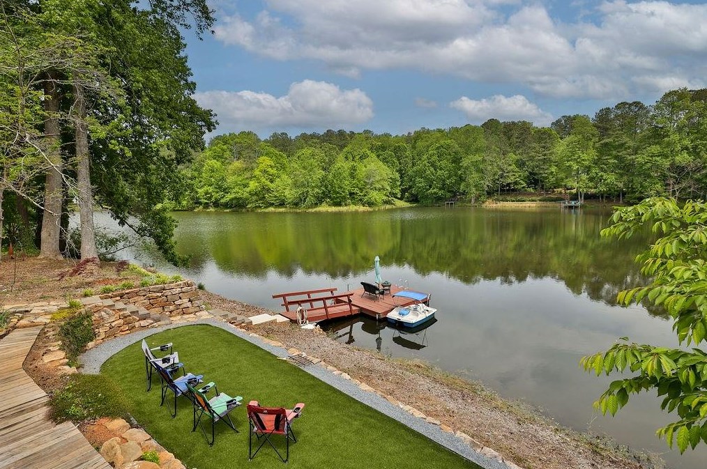 1085 Lake Charles Dr, Roswell, GA 30075-3245