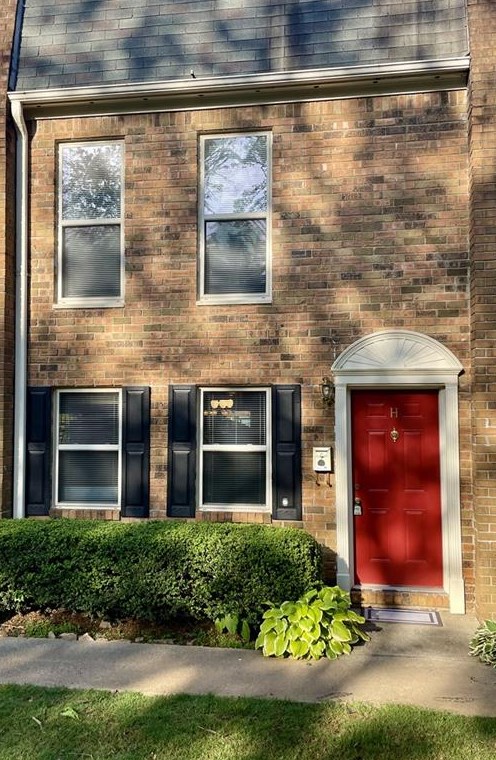 235 Winding River Dr, Atlanta, GA 30350-1918