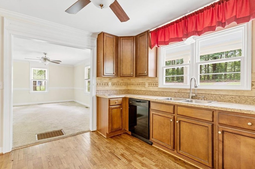 192 Claude Pettit Dr, Holly Springs, GA 30115-2199