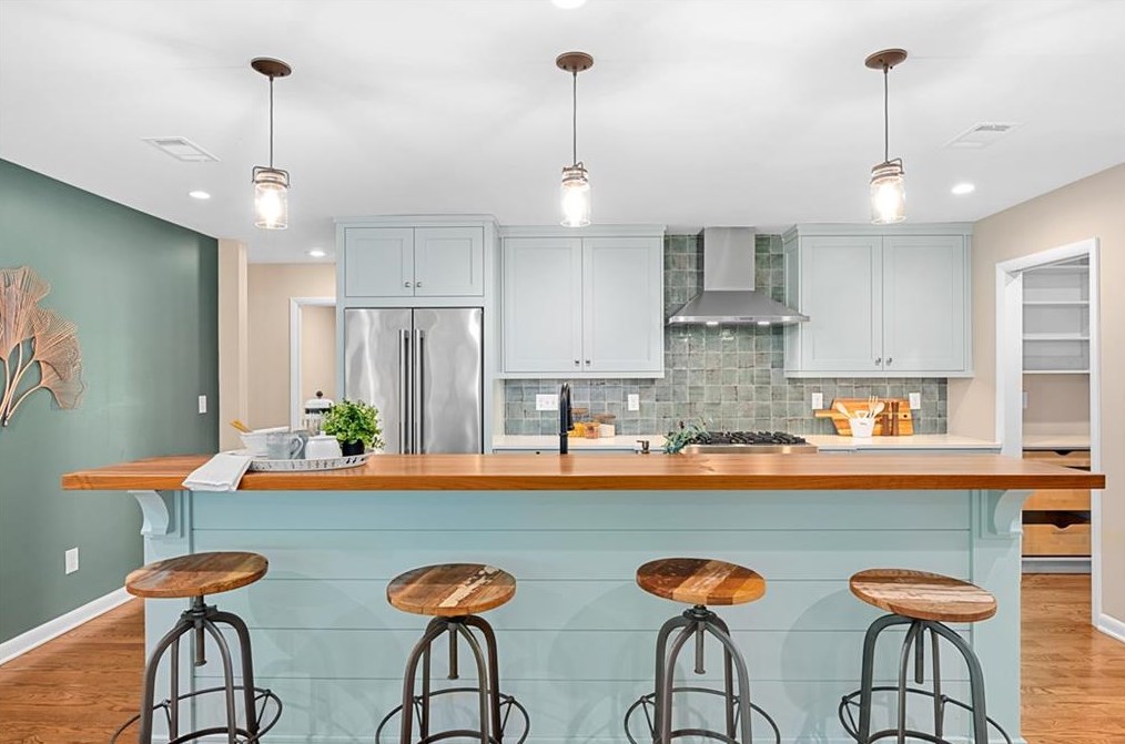 2743 Shetland Dr, Decatur GA  30033-2922 exterior