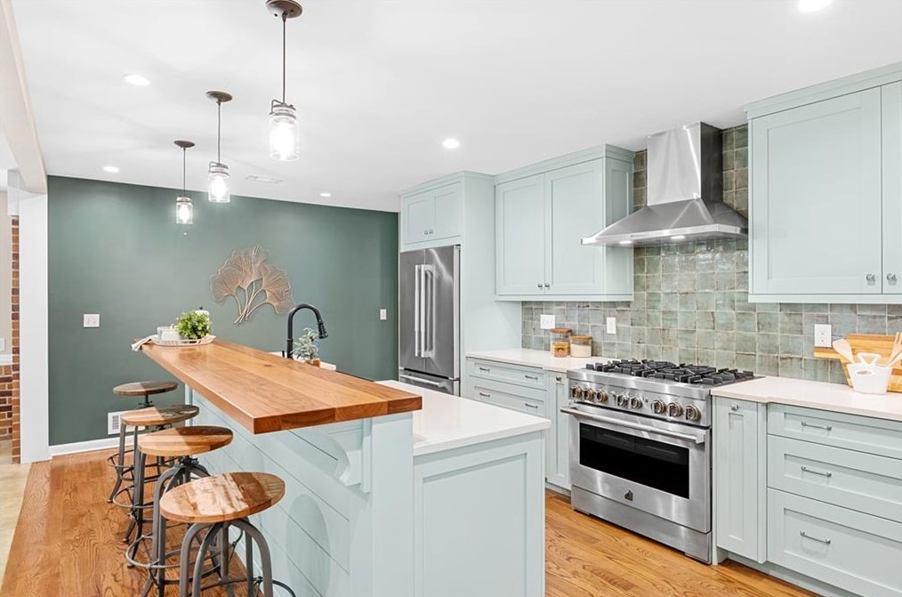 2743 Shetland Dr, Decatur GA  30033-2922 exterior