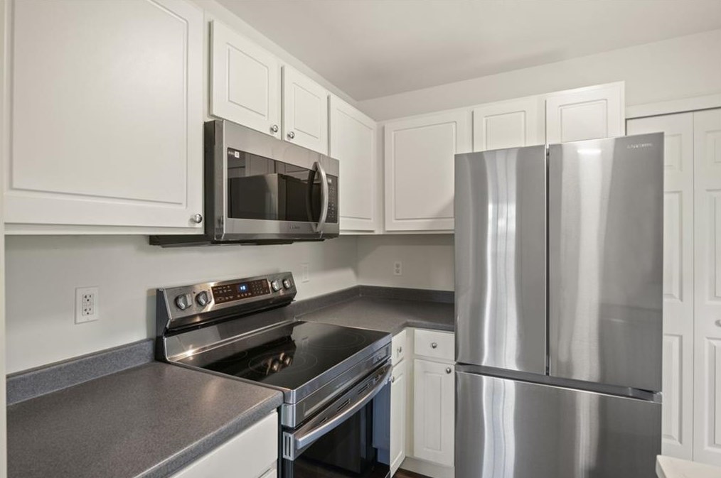 3050 Highland Dr, Smyrna GA  30080-3770 exterior