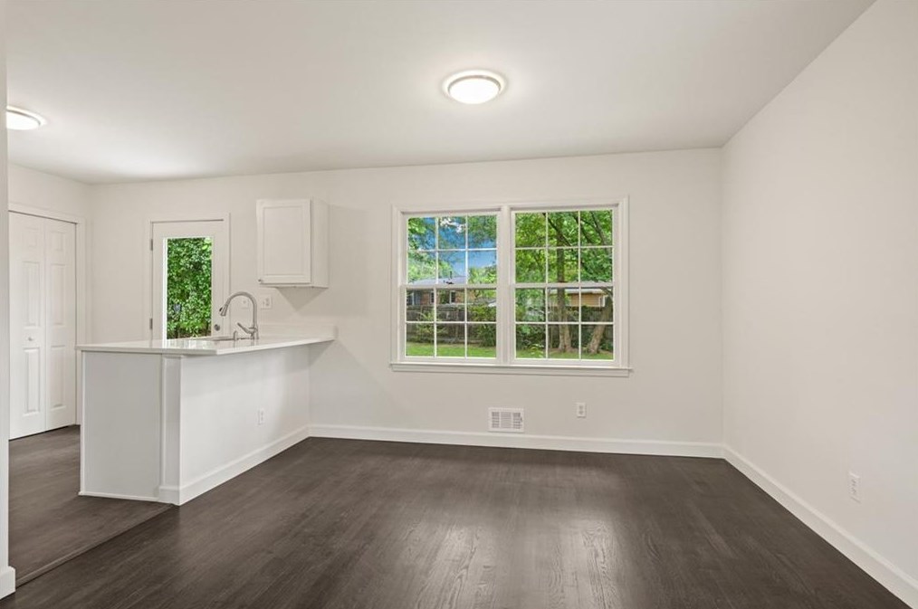 3050 Highland Dr, Smyrna GA  30080-3770 exterior