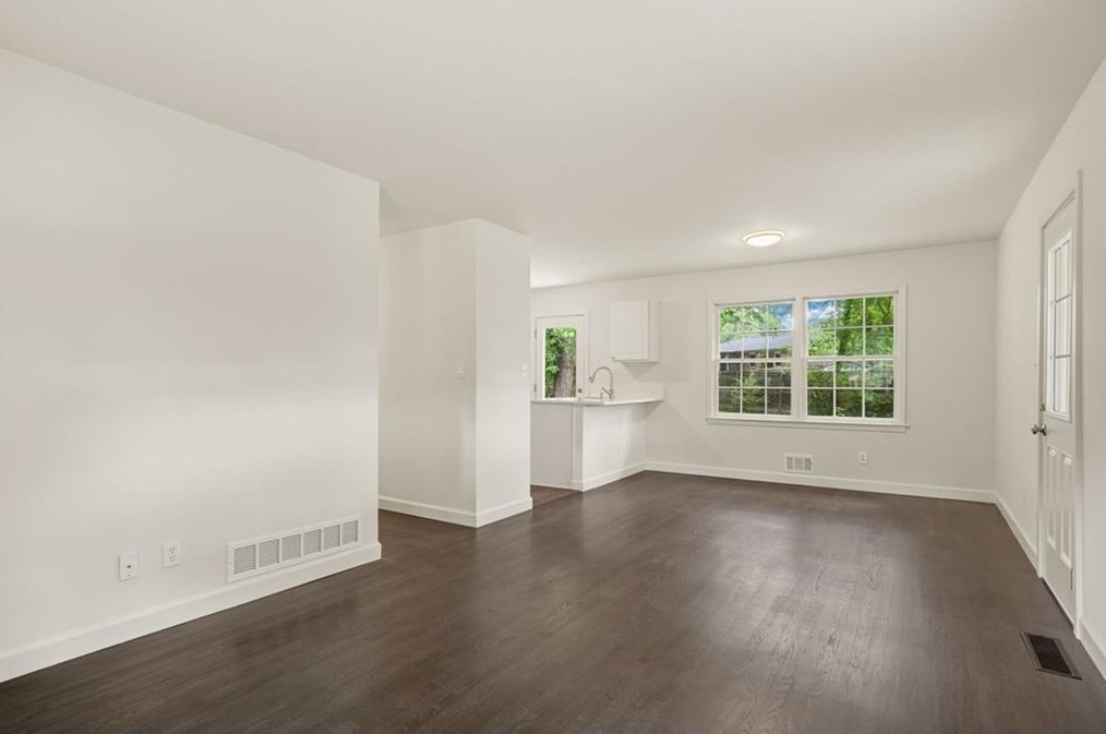 3050 Highland Dr, Smyrna GA  30080-3770 exterior