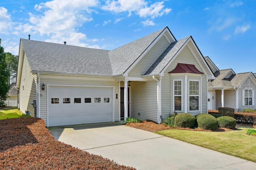 8 Hampshire Ln, Newnan, GA 30265