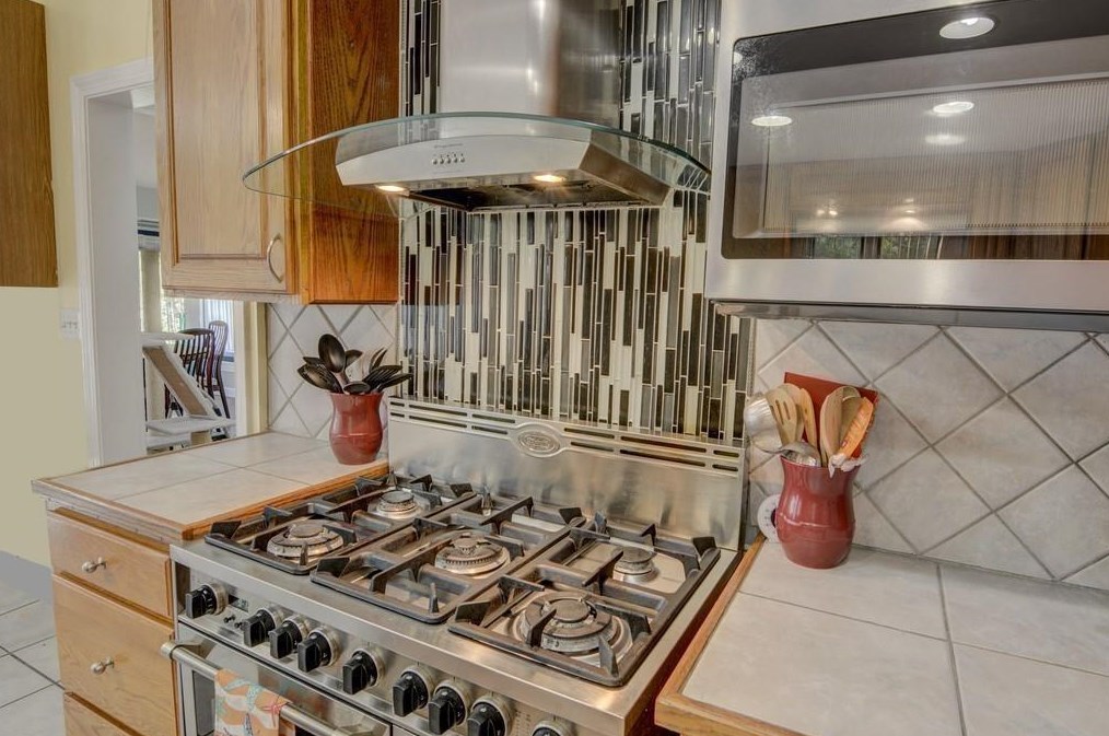 1305 Taramore Dr, Suwanee, GA 30024