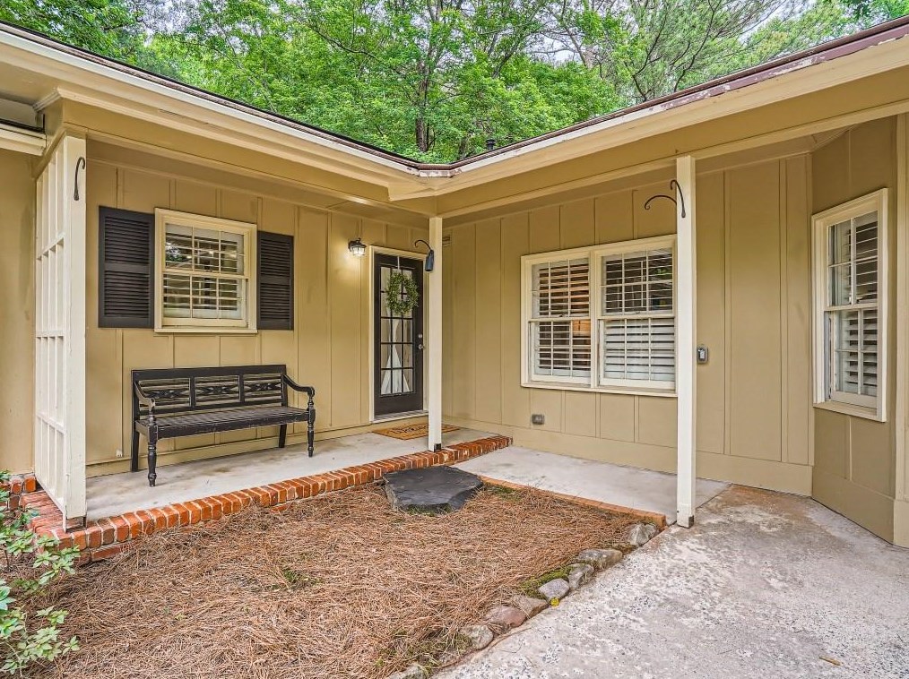 2586 Laurel Ridge Dr, Decatur, GA 30033-2910