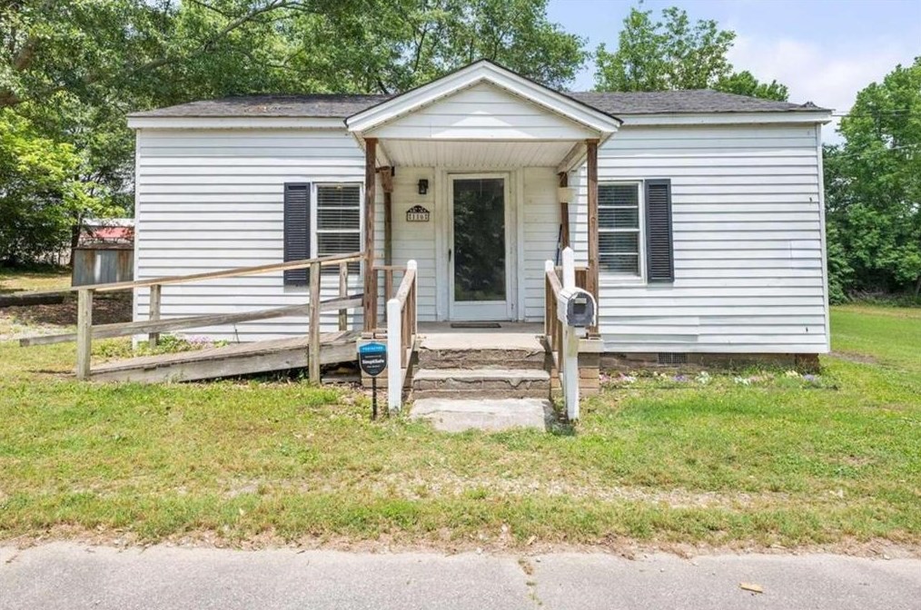 116 Carlton St, Royston, GA 30662