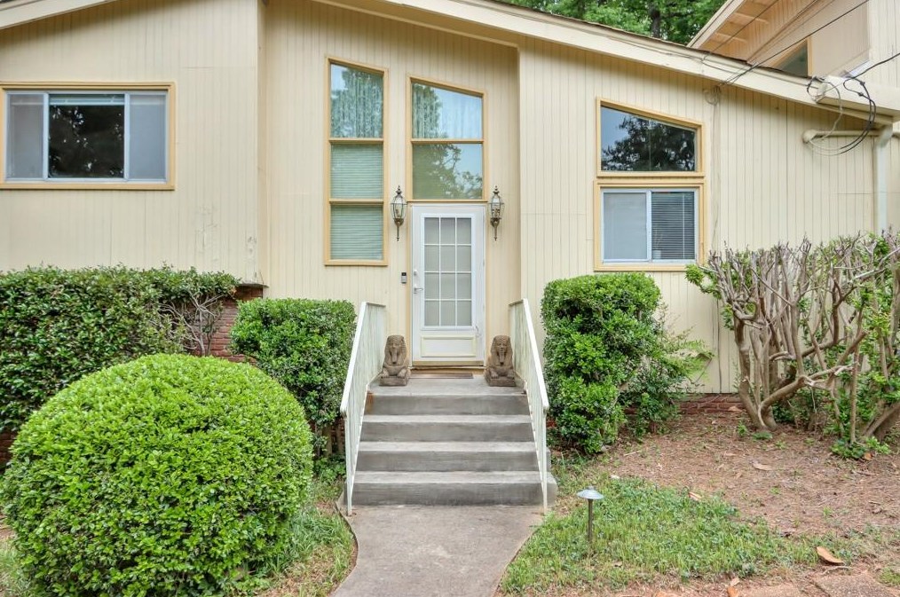 6287 Vernon Woods Dr, Atlanta, GA 30328-3352