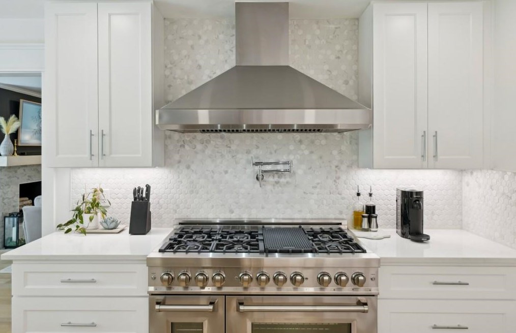 1486 Ragley Hall Rd, Atlanta GA  30319-2518 exterior
