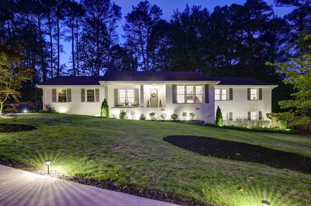 1486 Ragley Hall Rd, Atlanta GA  30319-2518 exterior