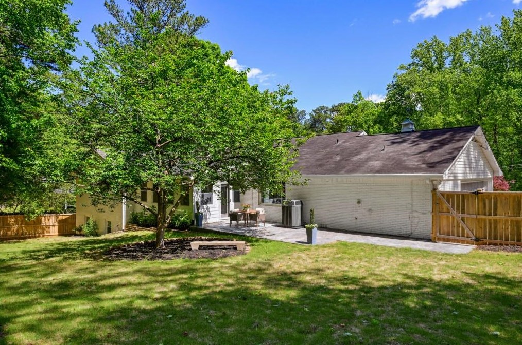 1486 Ragley Hall Rd, Atlanta GA  30319-2518 exterior