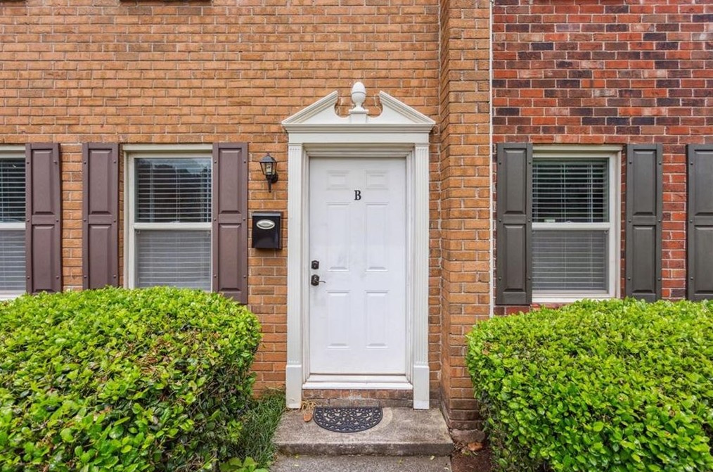 265 Winding River Dr, Atlanta, GA 30350-1921