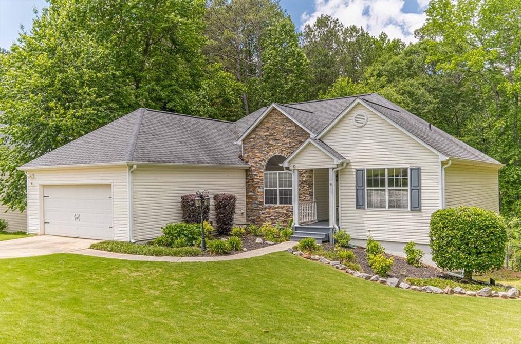 1790 Alcovy River Dr, Dacula, GA 30019