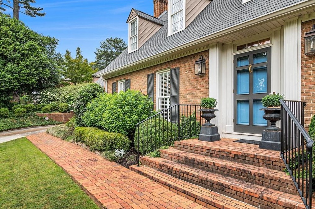 1612 Rainier Falls Dr, Atlanta, GA 30329-4108