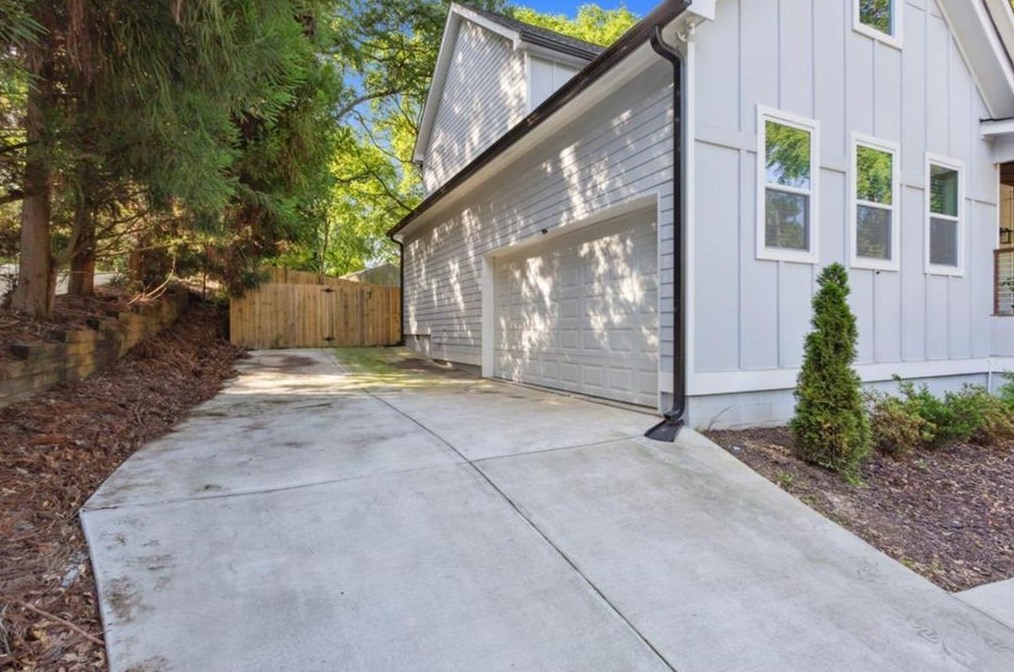 2668 Rosemary St, Atlanta GA  30318-1139 exterior