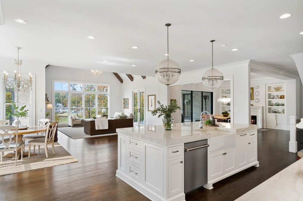 16038 Manor Club Dr, Alpharetta GA  30004-8848 exterior