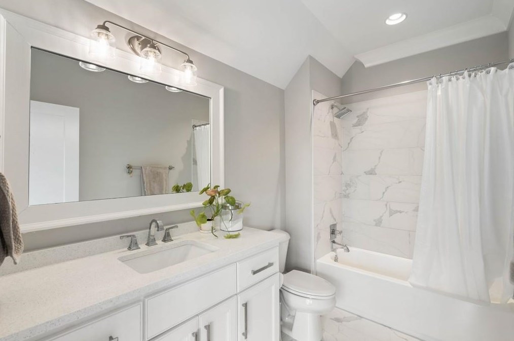 16038 Manor Club Dr, Alpharetta GA  30004-8848 exterior