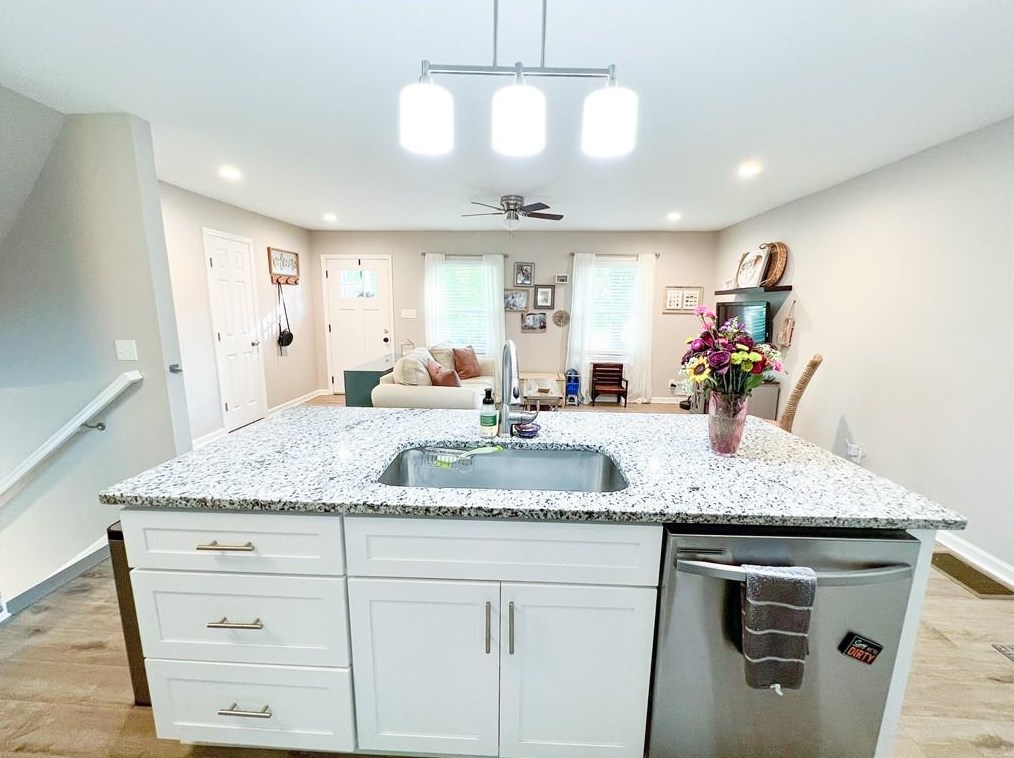 778 Creek View Dr, Lawrenceville GA  30044-3771 exterior