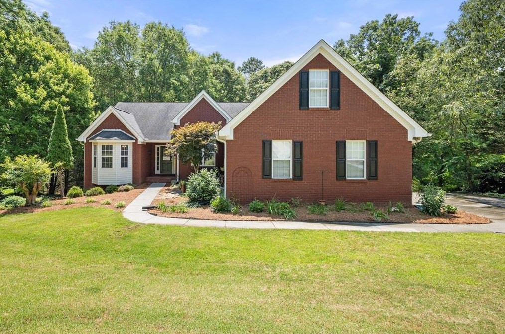 137 Royal Crest Dr, Braselton, GA 30517