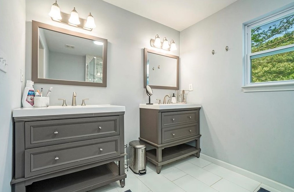 1996 Virginia Ave, Atlanta GA  30337-2539 exterior