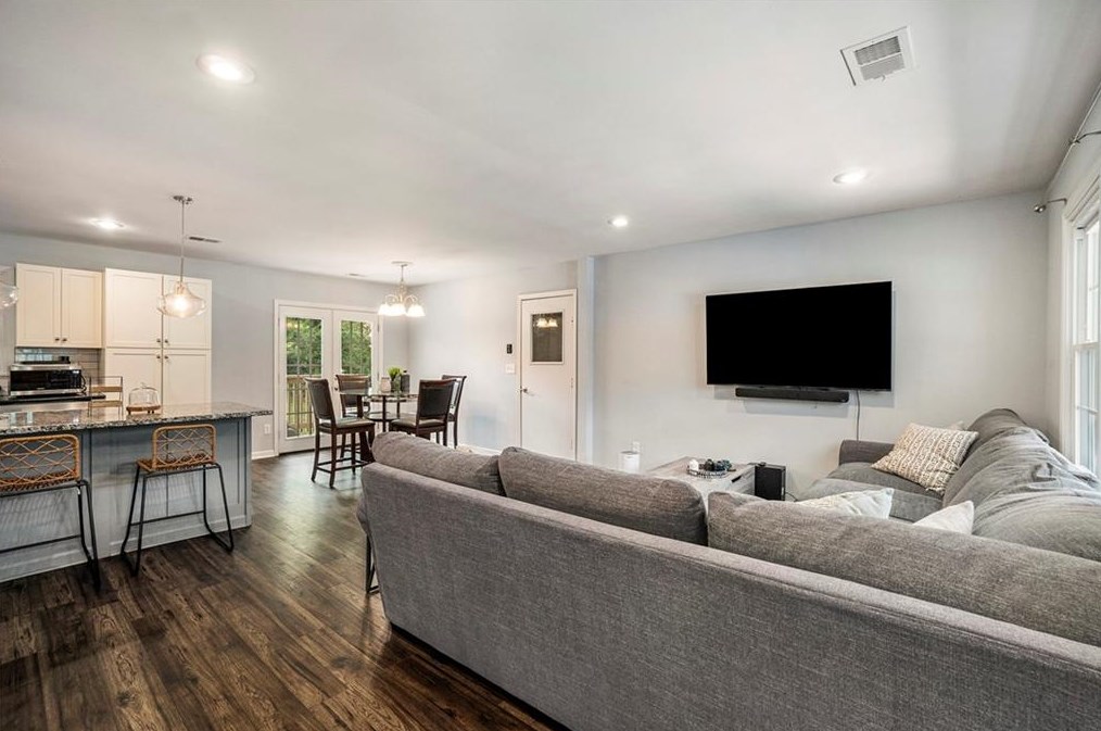 1996 Virginia Ave, Atlanta GA  30337-2539 exterior