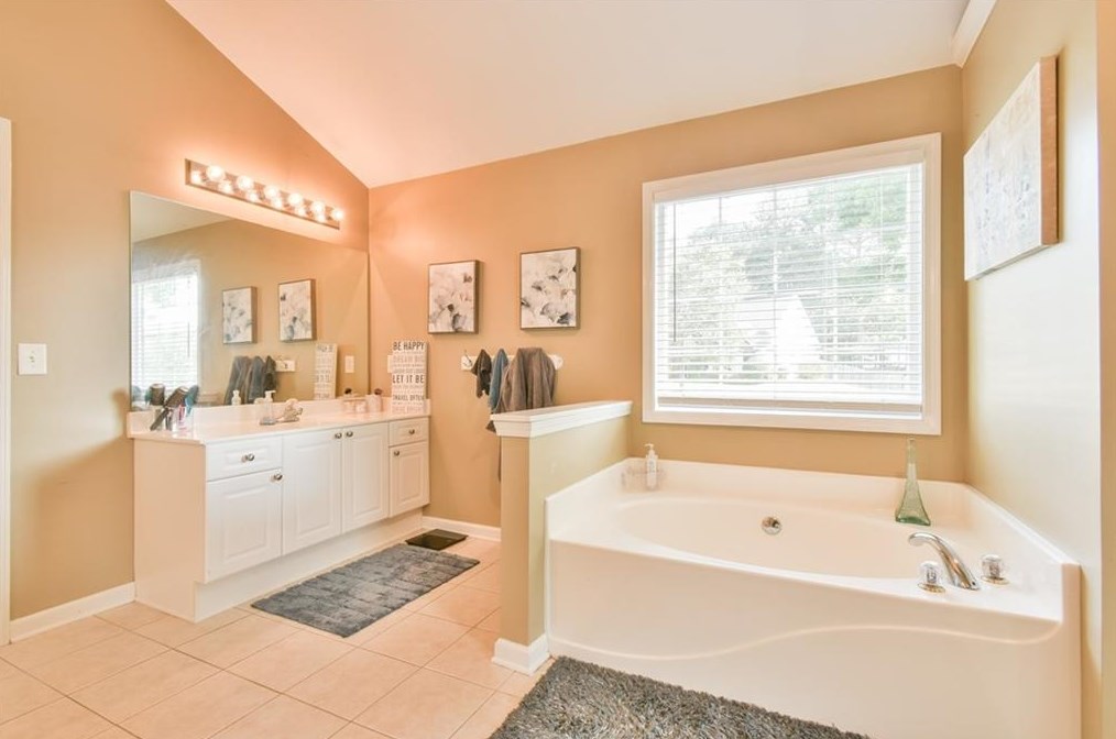 2480 Bittersweet Cir, Dacula GA  30019-6711 exterior