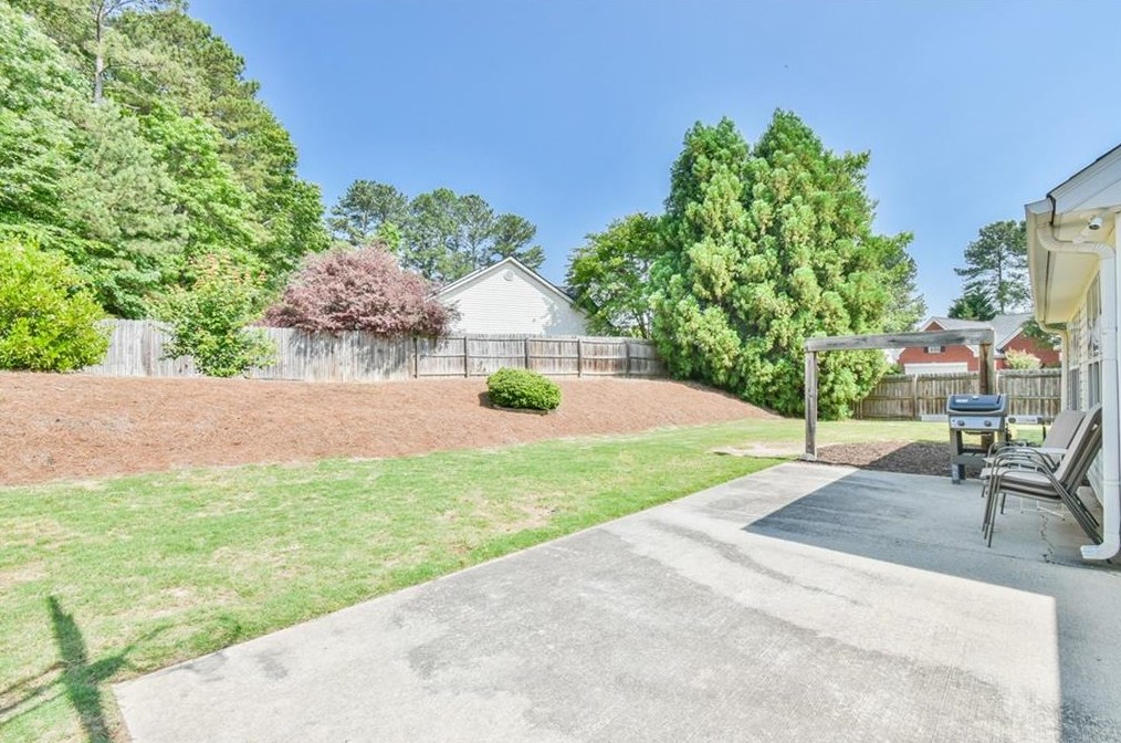 2480 Bittersweet Cir, Dacula GA  30019-6711 exterior