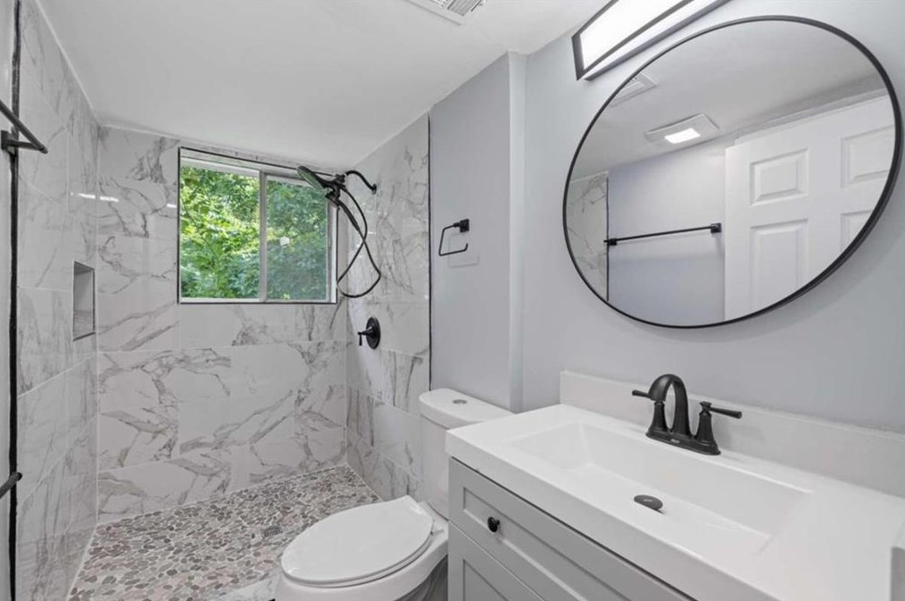 2984 Peek Rd, Atlanta GA  30318-6077 exterior