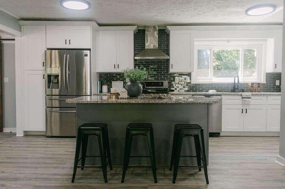 2984 Peek Rd, Atlanta GA  30318-6077 exterior