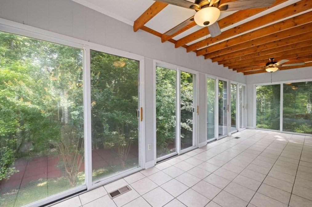 2984 Peek Rd, Atlanta GA  30318-6077 exterior