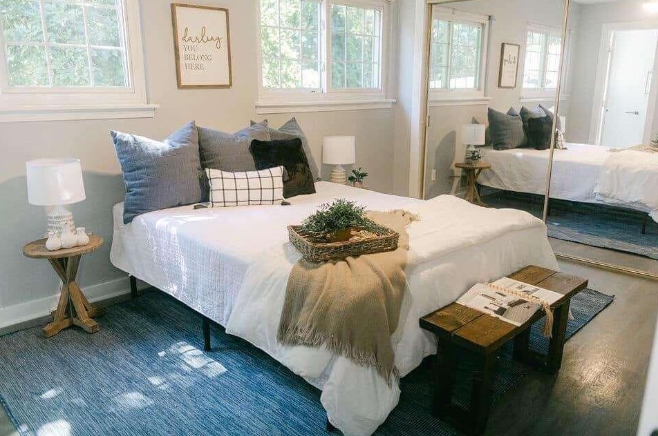 2984 Peek Rd, Atlanta GA  30318-6077 exterior