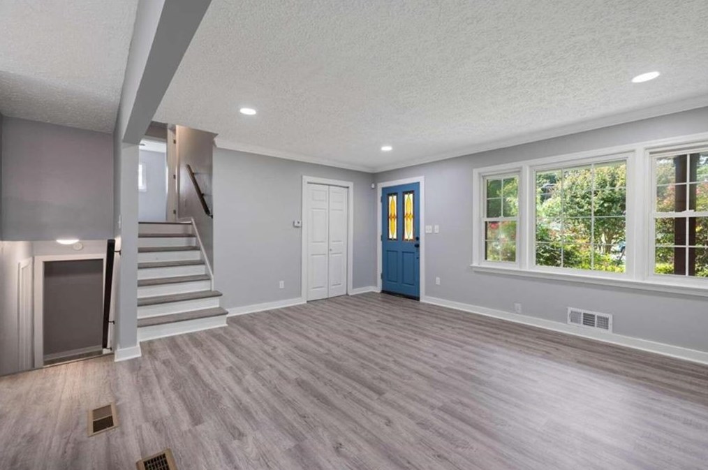 2984 Peek Rd, Atlanta GA  30318-6077 exterior