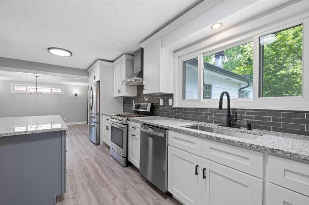 2984 Peek Rd, Atlanta GA  30318-6077 exterior